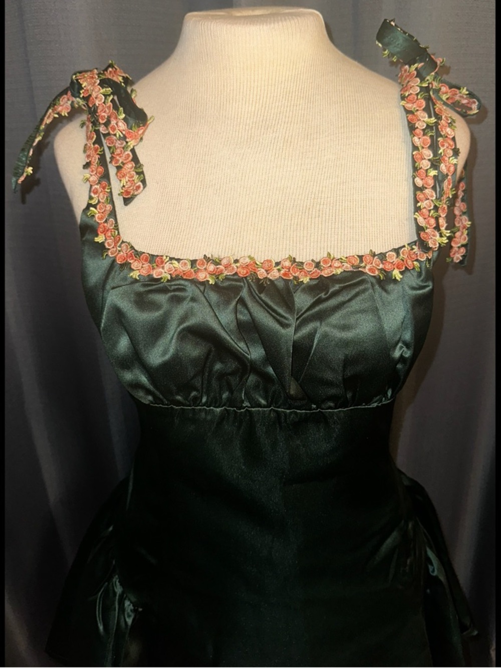 Sugar Thrillz Dolls Kill ‘MAYFAIR RESIDENCE’ Green Satin Flare Dress L NWT - Picture 5 of 16